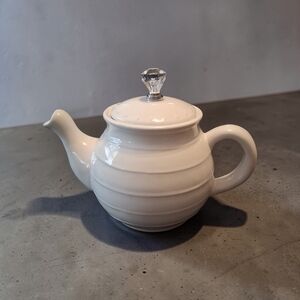 Simple Charm Ceramic Teapot with Crystal Knob
